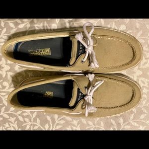 Sperry topsiders